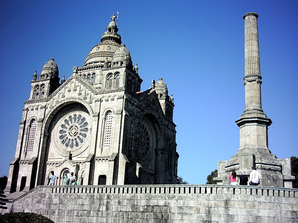 Das weithin sichtbare Wahrzeichen der Stadt. Die Wallfahrtskirche auf dem Monte St. Luzia. Erbaut von 1903 – 1943