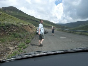 Mario und die Radkappe in Lesotho