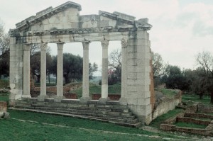An der antiken Ausgrabungsstätte Apollonia