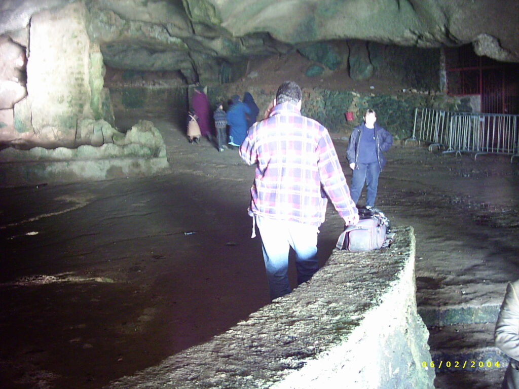 In der Grotte des Herkules